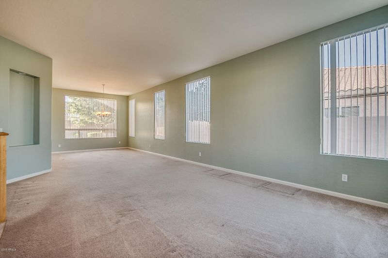 2323 E Hulet Dr, Chandler, AZ 85225