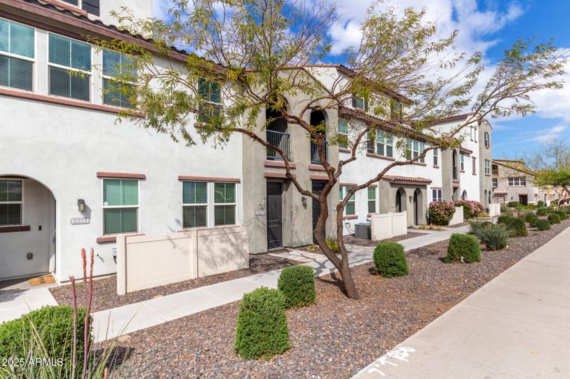 2323 E Huntington Dr, Phoenix, AZ 85040