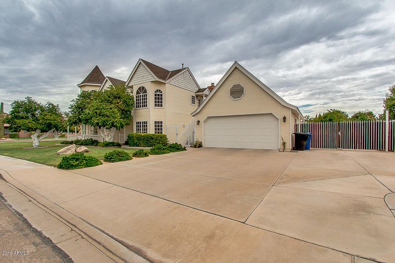 2323 E Mallory Cir, Mesa, AZ 85213