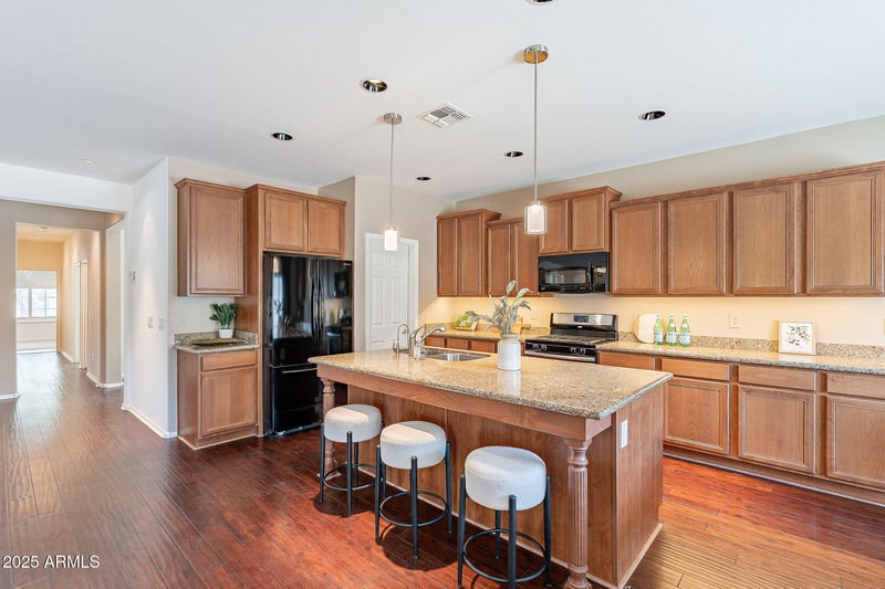 2323 Kachina Trl, Phoenix, AZ 85041
