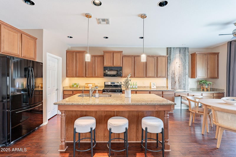 2323 Kachina Trl, Phoenix, AZ 85041
