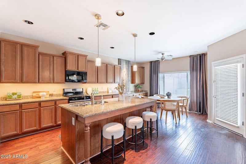 2323 Kachina Trl, Phoenix, AZ 85041