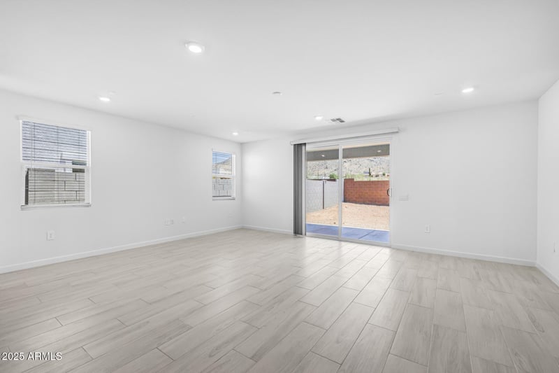 2323 Pearce Rd, Phoenix, AZ 85041