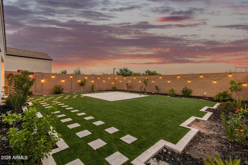 2323 Questa Dr, Phoenix, AZ 85024