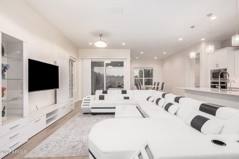2323 Questa Dr, Phoenix, AZ 85024