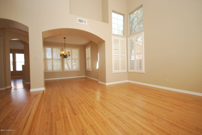 2324 E Hiddenview Dr, Phoenix, AZ 85048
