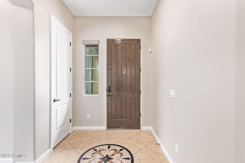 2325 E Winston Dr, Phoenix, AZ 85042