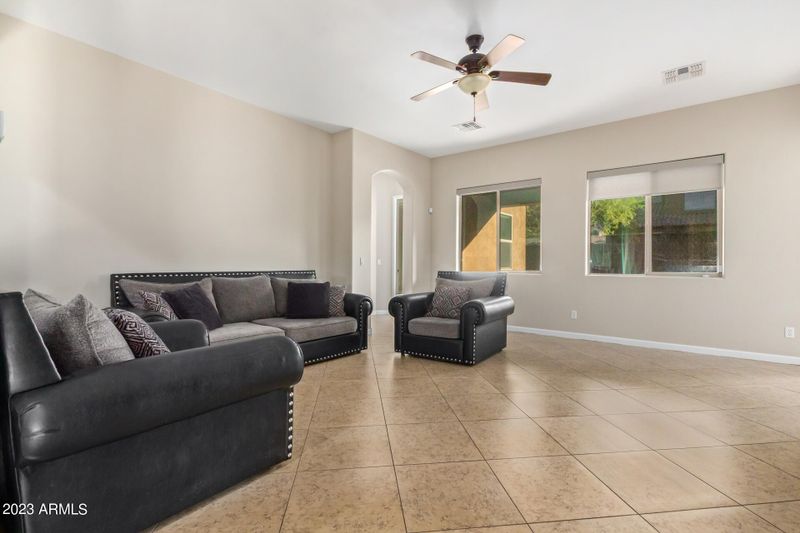 2325 E Winston Dr, Phoenix, AZ 85042