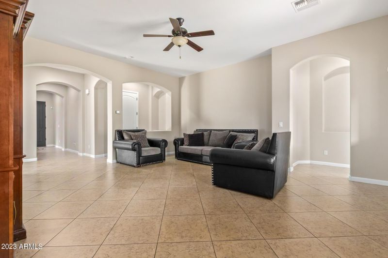 2325 E Winston Dr, Phoenix, AZ 85042