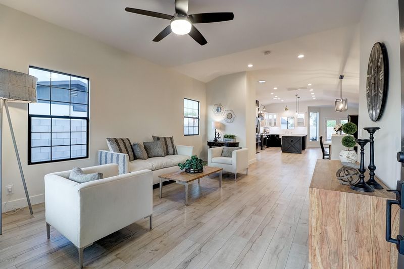2325 N Mitchell St, Phoenix, AZ 85006
