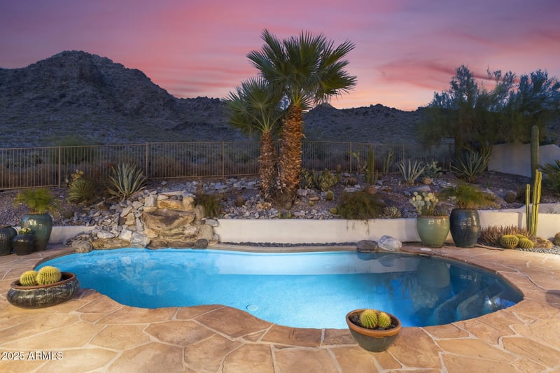 2326 Gardenia Dr, Phoenix, AZ 85020