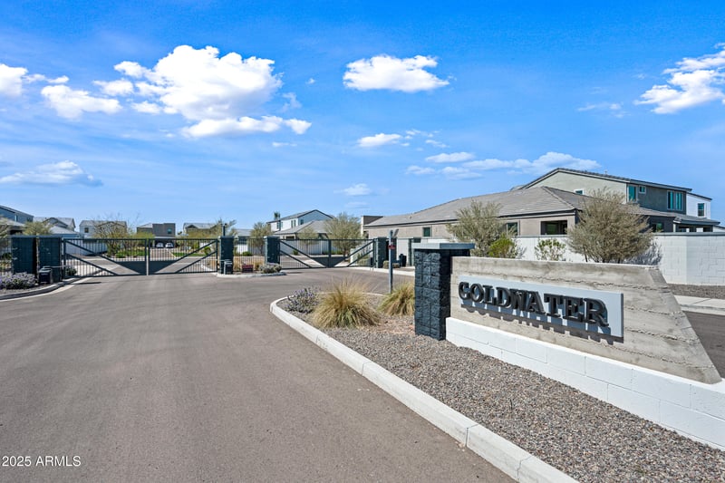 2326 Levi Dr, Phoenix, AZ 85040
