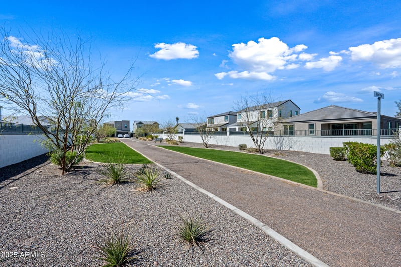 2326 Levi Dr, Phoenix, AZ 85040