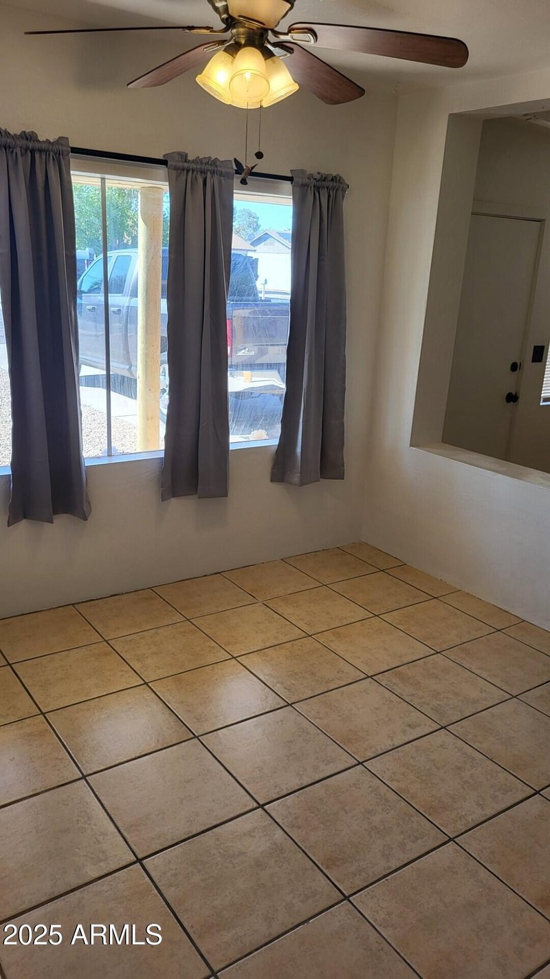 2326 Paradise Ln, Phoenix, AZ 85022