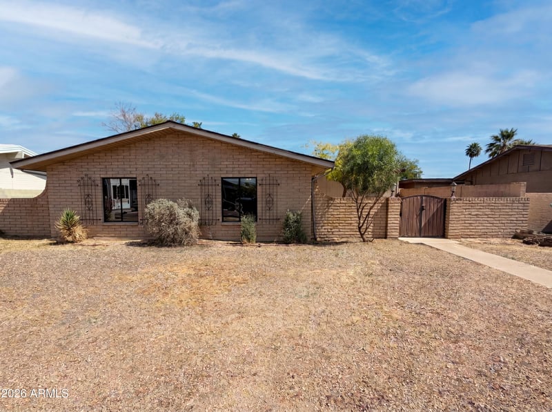 2326 Paradise Dr, Phoenix, AZ 85029