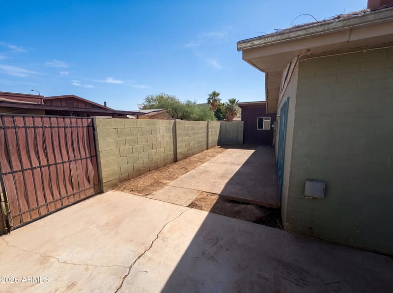 2326 Paradise Dr, Phoenix, AZ 85029