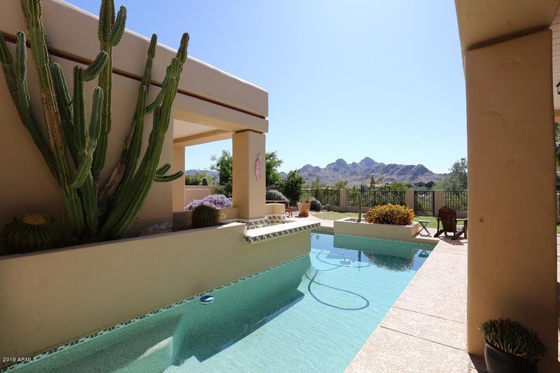 2327 E Carol Ave, Phoenix, AZ 85028