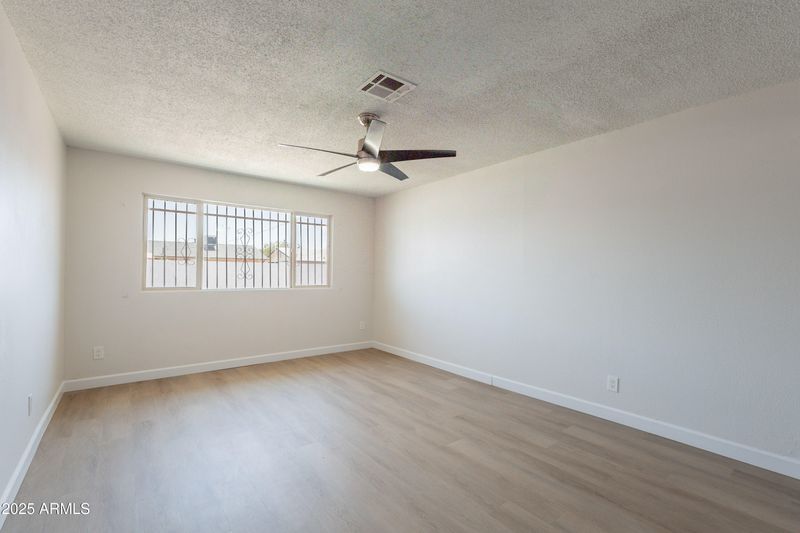 2327 E Chipman Rd, Phoenix, AZ 85040