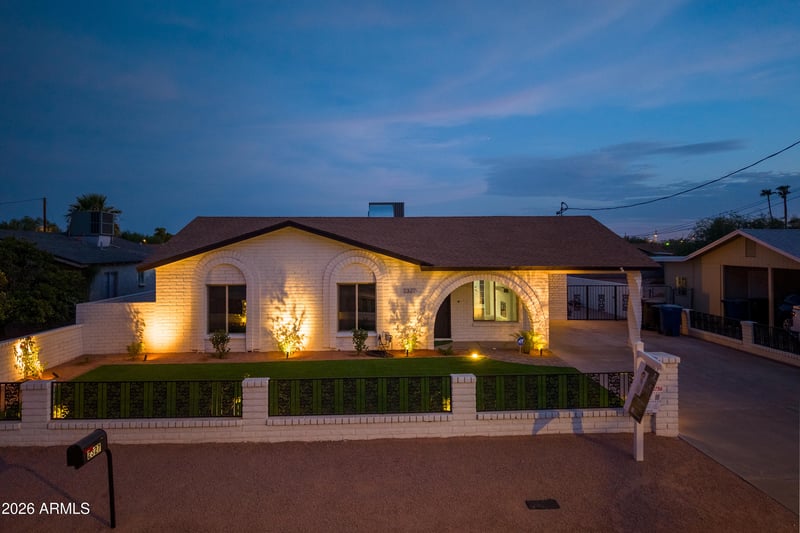 2327 E Victory Dr, Tempe, AZ 85288