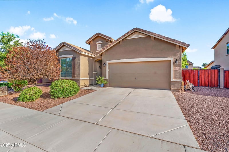 2327 Farrier Way, San Tan Valley, AZ 85144