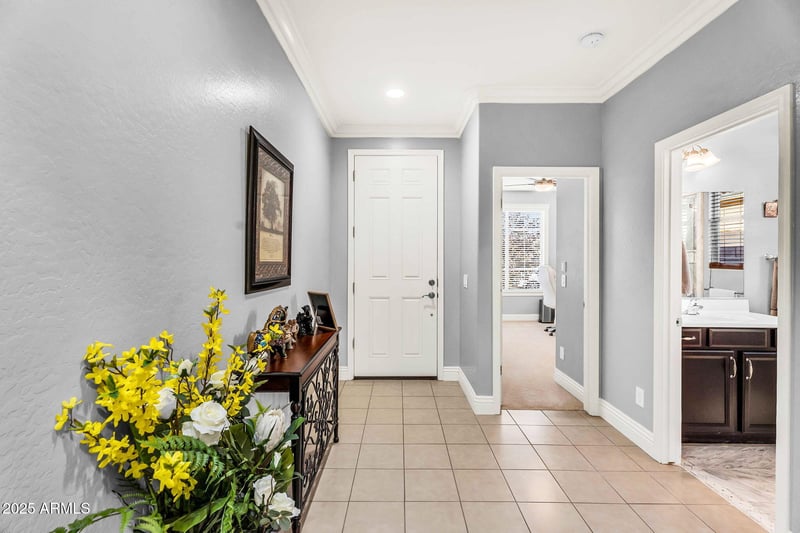 2327 Farrier Way, San Tan Valley, AZ 85144