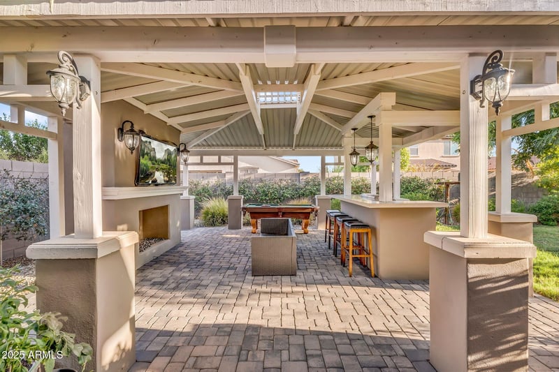 2327 Farrier Way, San Tan Valley, AZ 85144