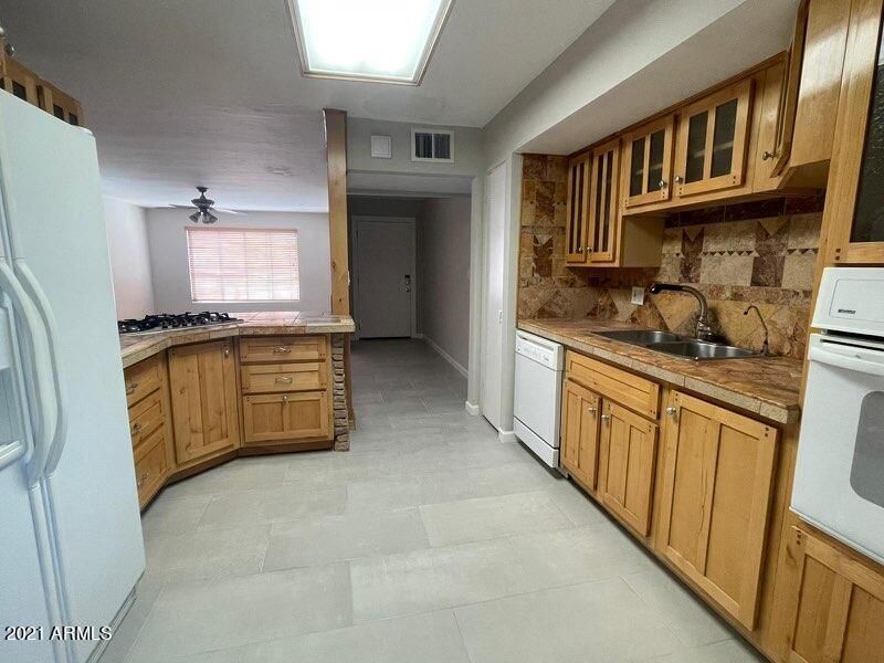 2327 N 31st Pl, Phoenix, AZ 85008