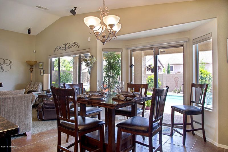 2327 W Peak View Rd, Phoenix, AZ 85085