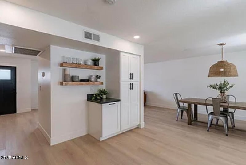 233 Ellis Dr, Tempe, AZ 85282