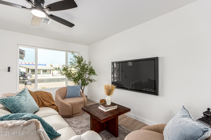 233 Erie Dr, Tempe, AZ 85282