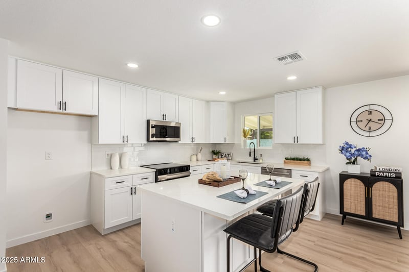 233 Erie Dr, Tempe, AZ 85282