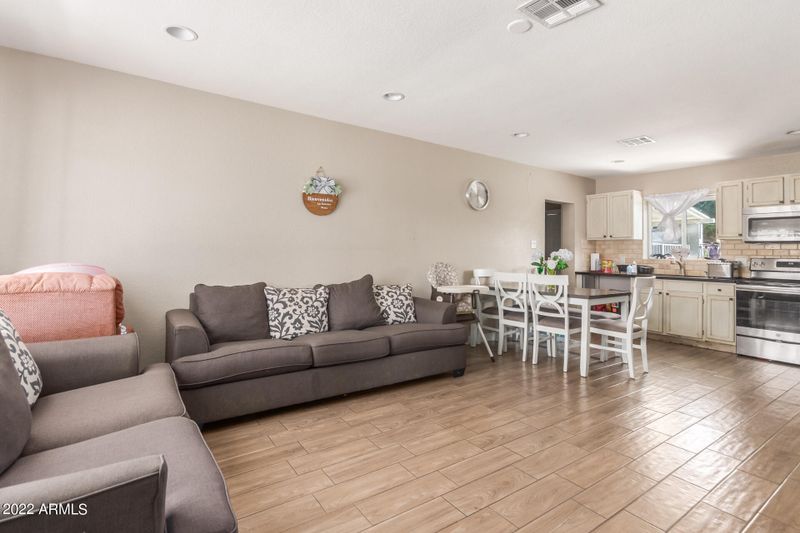 233 W Roeser Rd, Phoenix, AZ 85041