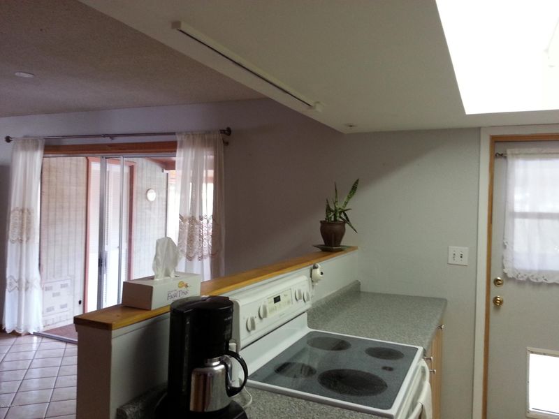 2330 E Cactus Rd, Phoenix, AZ 85022