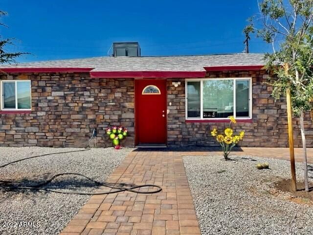 2330 E Pueblo Ave, Phoenix, AZ 85040