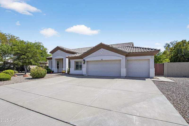 23307 71st Dr, Glendale, AZ 85310