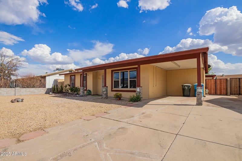 2331 Hartford Ave, Phoenix, AZ 85023