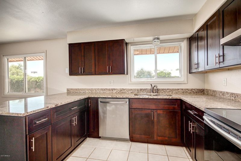 2331 N 68th Dr, Phoenix, AZ 85035