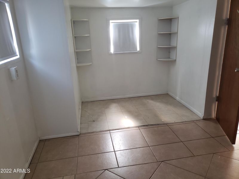2332 E Desert Ln, Phoenix, AZ 85042