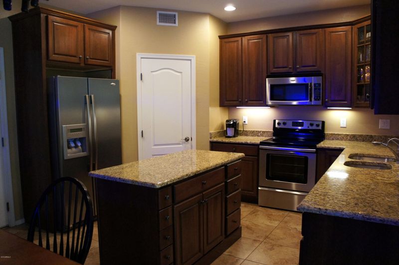 2332 E Fraktur Rd, Phoenix, AZ 85040