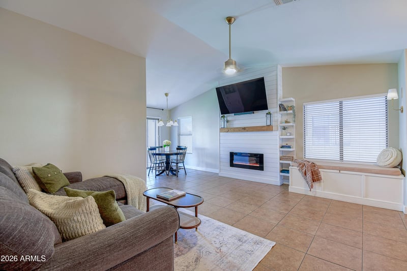 2332 Stottler Dr, Gilbert, AZ 85296