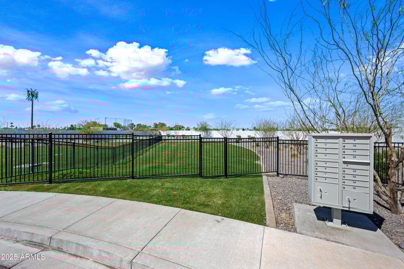 2332 Marguerite Ave, Phoenix, AZ 85040