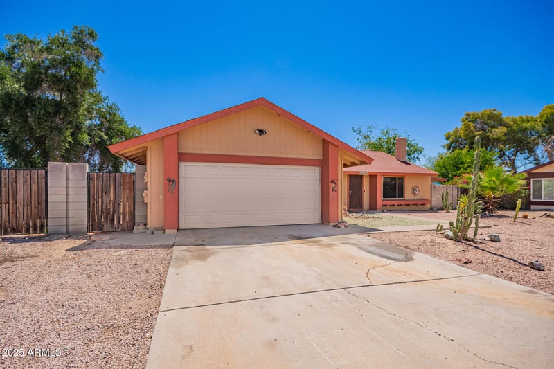 2335 Caribbean Ln, Phoenix, AZ 85023