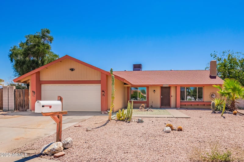 2335 Caribbean Ln, Phoenix, AZ 85023