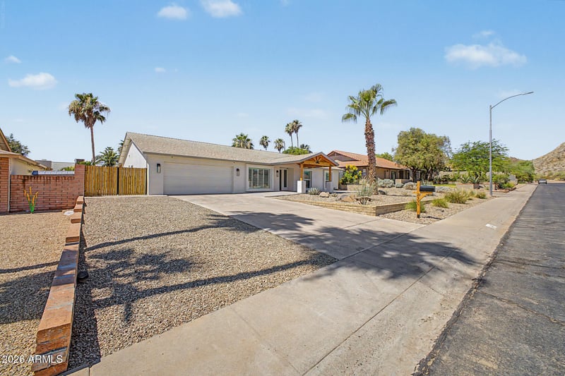 2335 E Shangri La Rd, Phoenix, AZ 85028