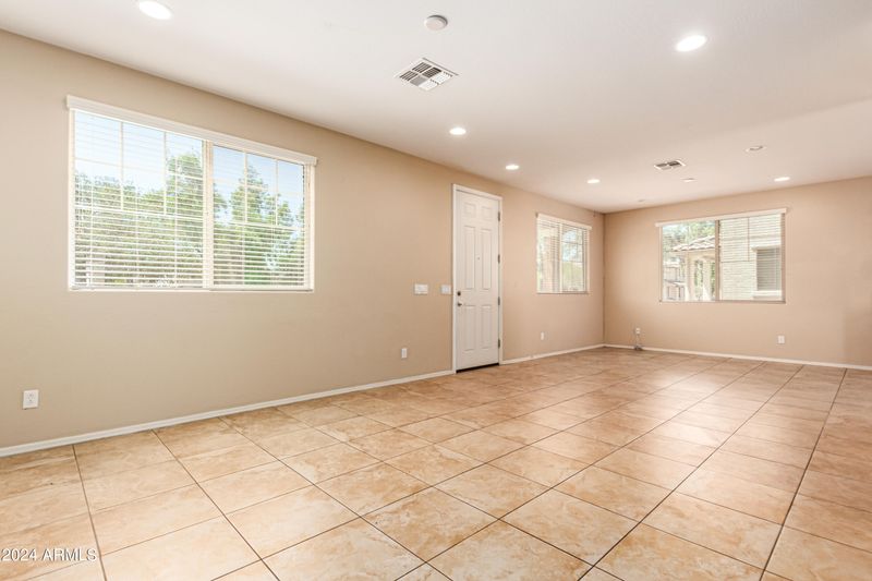 2335 N 73rd Dr, Phoenix, AZ 85035