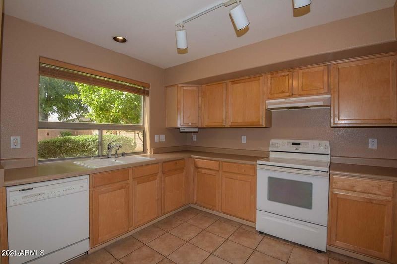 2335 W Running Deer Trl, Phoenix, AZ 85085