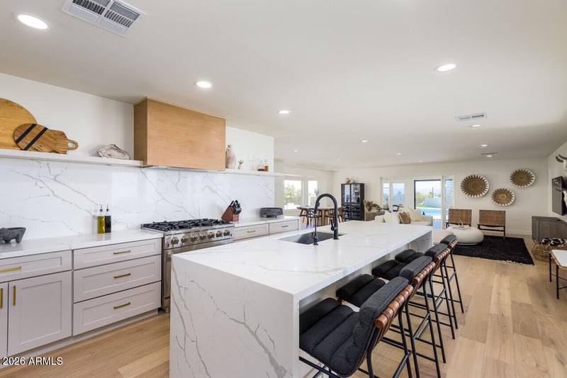 2336 E Orangewood Ave, Phoenix, AZ 85020