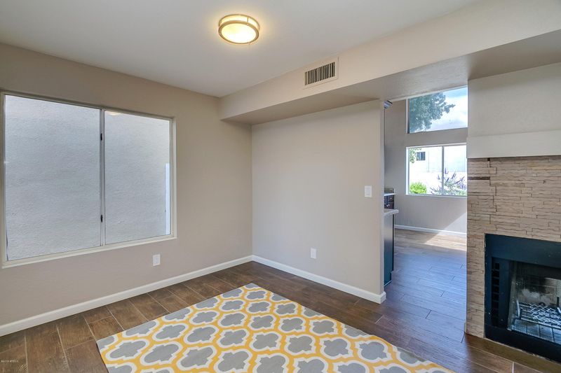 2338 E Gelding Dr, Phoenix, AZ 85022