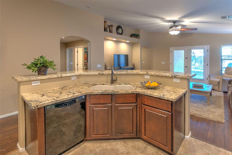 2338 W Peak View Rd, Phoenix, AZ 85085