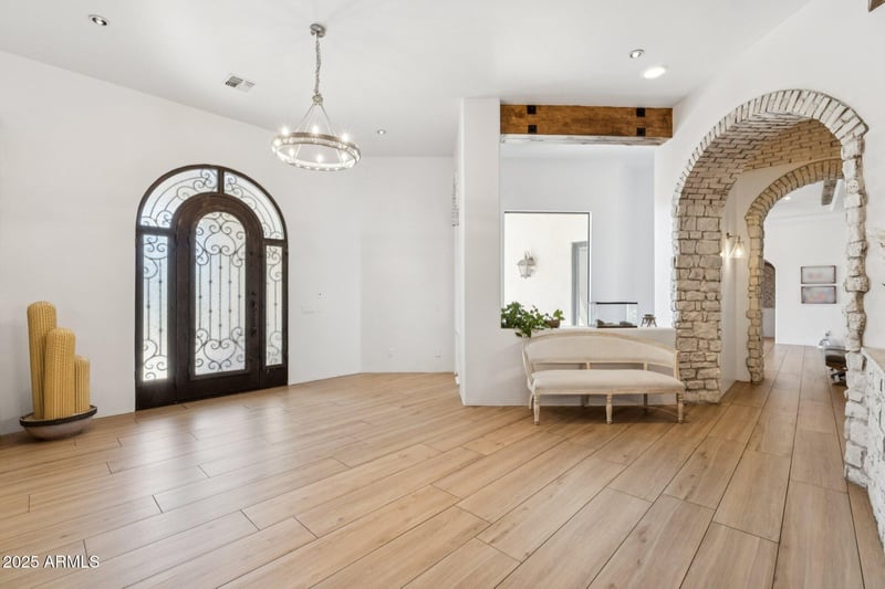 23380 61st Dr, Glendale, AZ 85310